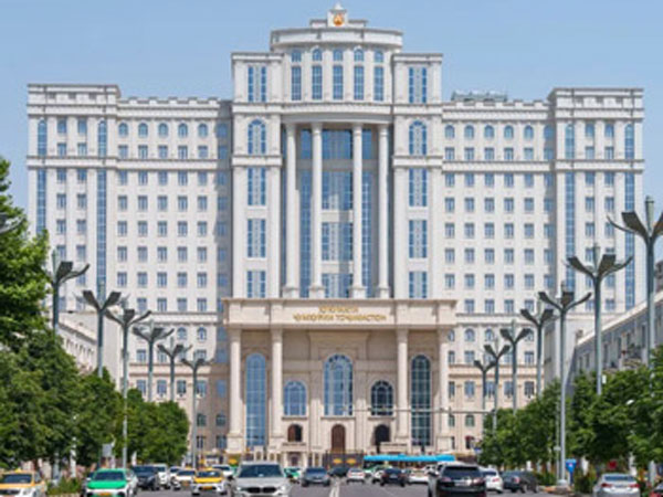タジキスタン議会議事堂を支援する